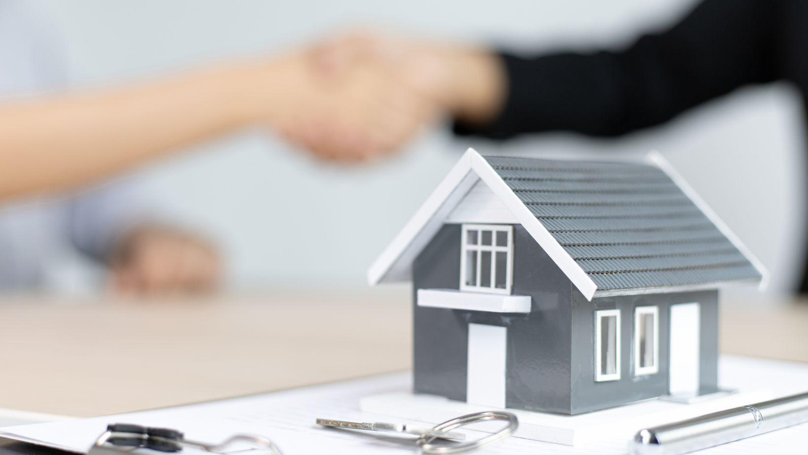 home buying tips middle class, stress-free home purchase, affordable homeownership guide, middle class real estate, home buying checklist, property buying advice, middle income home market, practical home buying strategies, stressless home purchase, middle class house buying