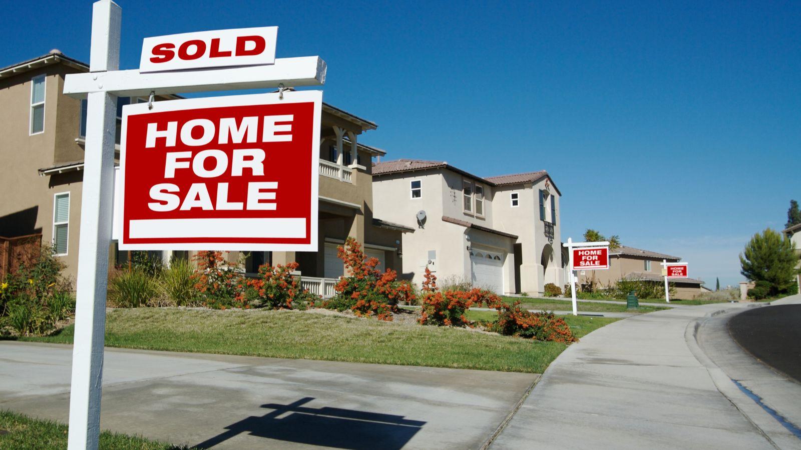 home buying tips middle class, stress-free home purchase, middle class real estate, affordable home buying guide, property investment middle class, homeownership advice, buy house without stress, practical home buying, middle income housing, real estate tips