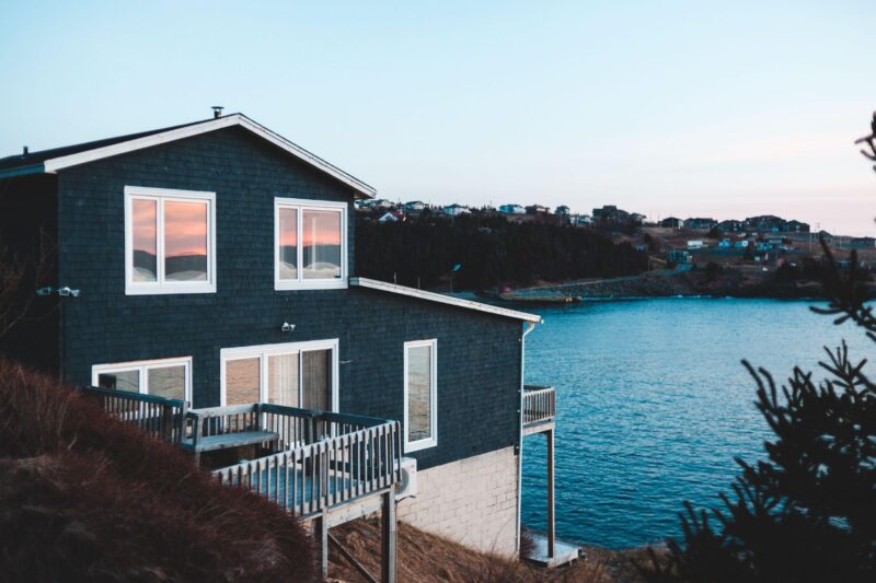 Oceanfront vs. Sound-Side vs. Second Row: How Location Changes What a Coastal
Home Is Worth