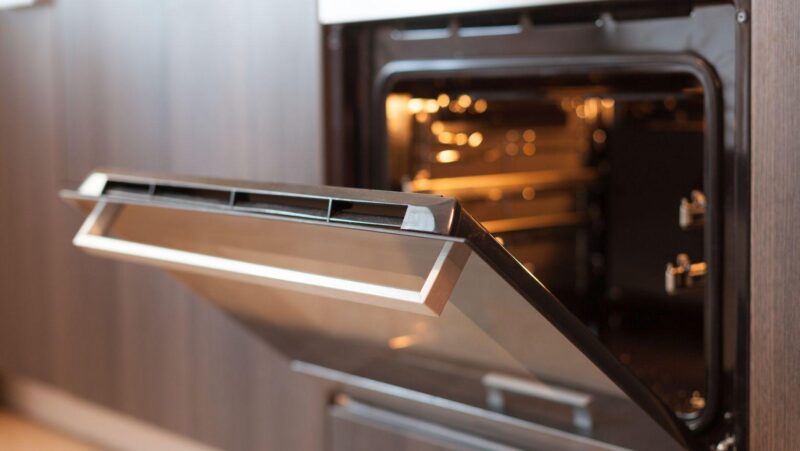 7 Oven Warning Signs Atlanta Homeowners Shouldn&rsquo;t Ignore